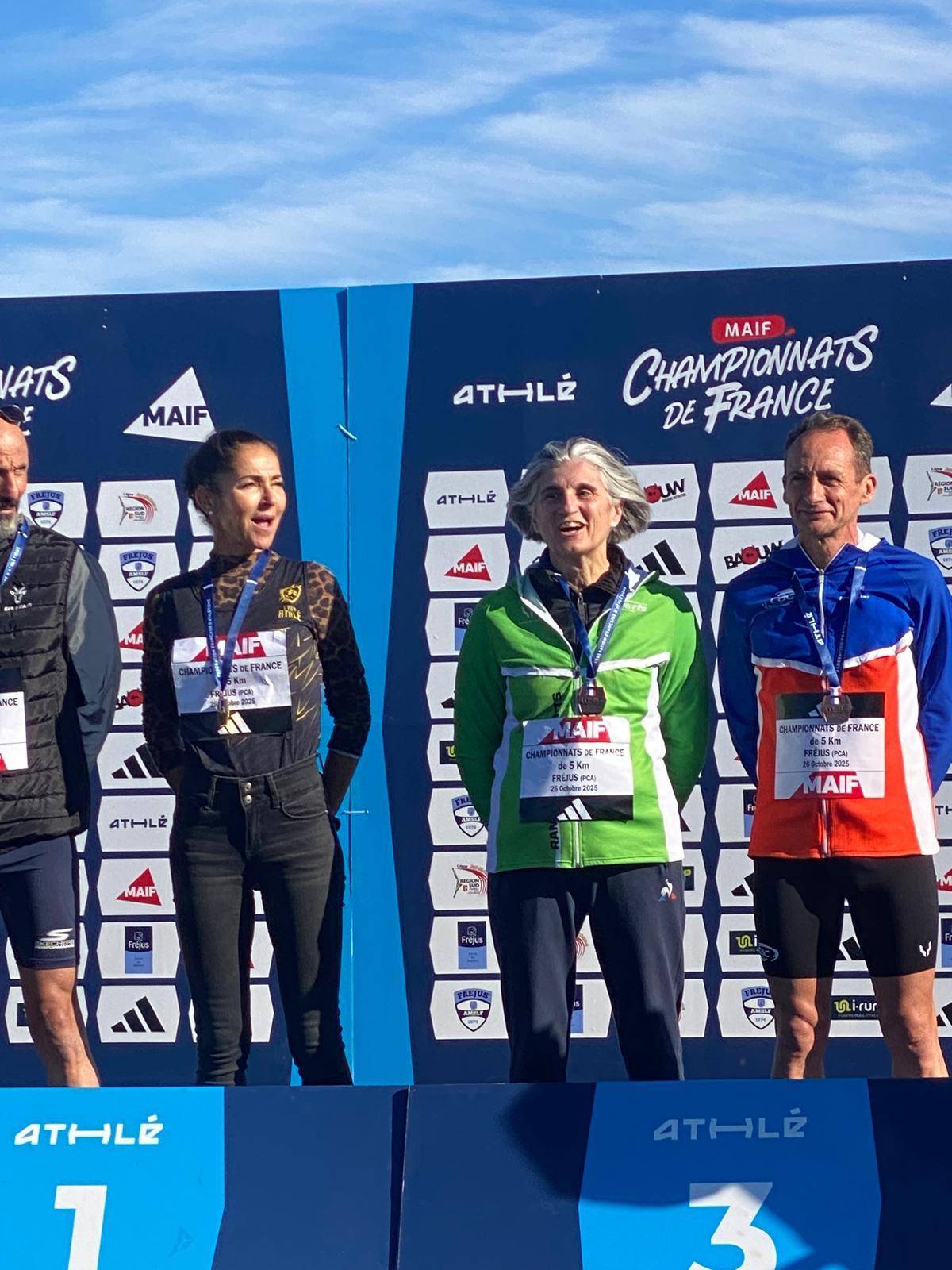 251026-Podium Véro1 251026-Podium Véro1